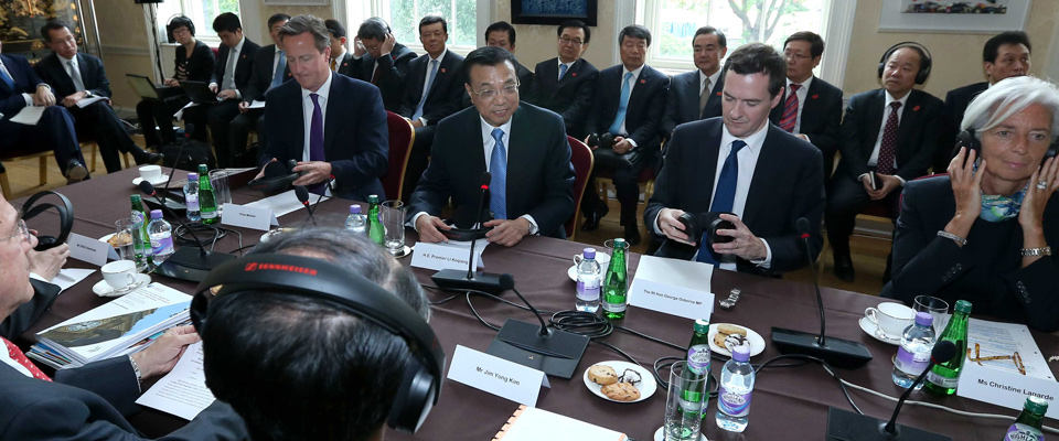 李克強與卡梅倫共同出席中英全球經(jīng)濟(jì)圓桌會