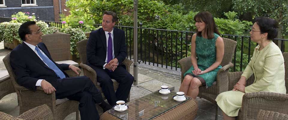 李克強總理夫婦與卡梅倫首相夫婦共進(jìn)下午茶