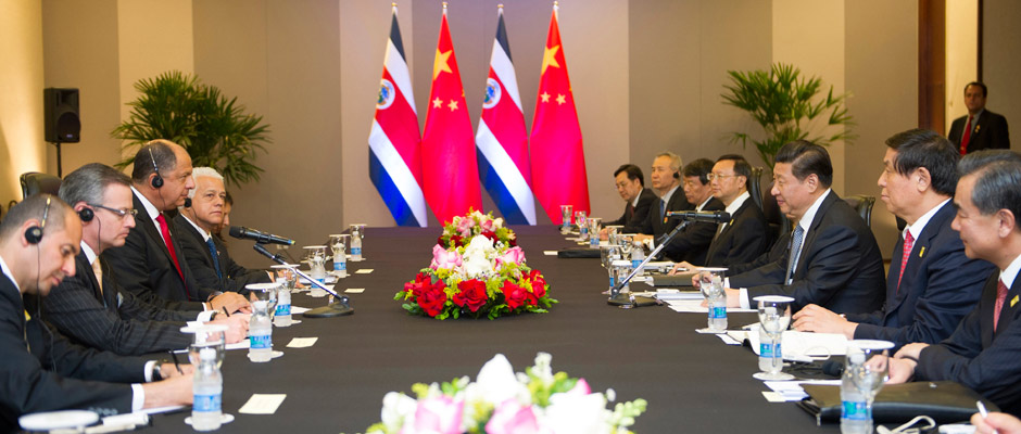 習近平會見哥斯達黎加總統索利斯