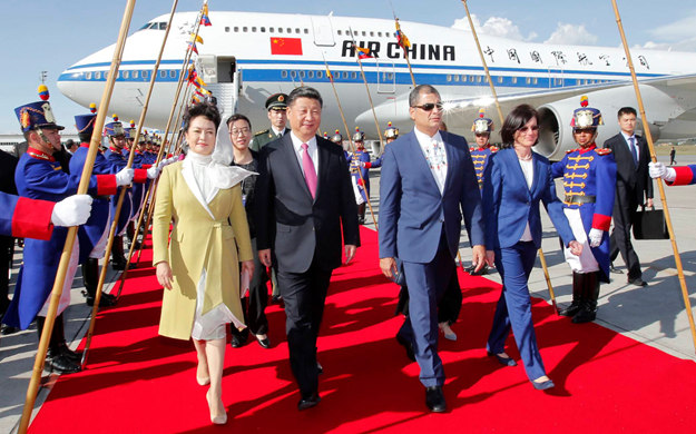 習(xí)近平抵達(dá)基多開(kāi)始對(duì)厄瓜多爾共和國(guó)進(jìn)行國(guó)事訪(fǎng)問(wèn)