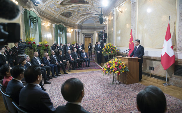 習近平同瑞士聯邦主席洛伊特哈德舉行會談