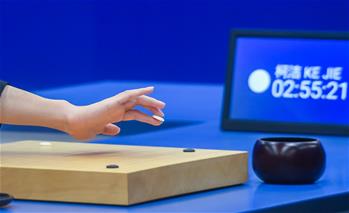 &ldquo;人機大戰&rdquo;第二局：柯潔不敵&ldquo;阿爾法圍棋&rdquo;