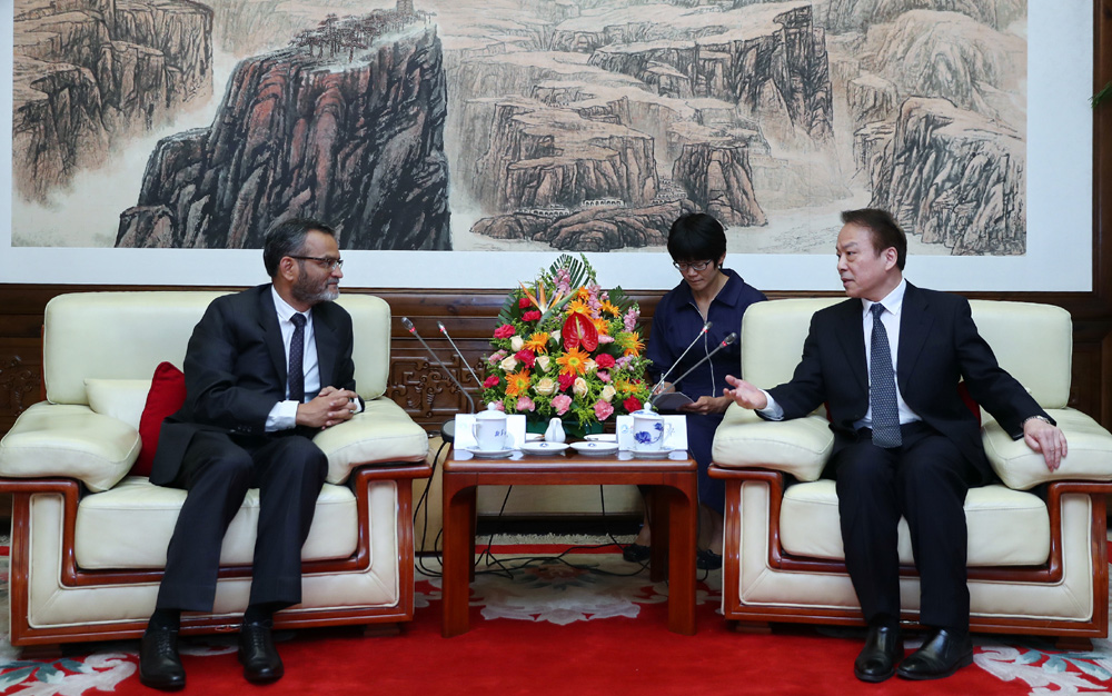 何平會(huì)見印度亞洲通訊社社長兼首席執(zhí)行官達(dá)加