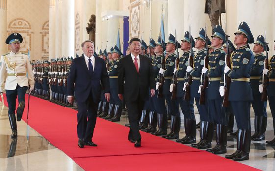 習近平同哈薩克斯坦總統納扎爾巴耶夫舉行會談