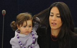 &ldquo;小萌女&rdquo;成歐洲議會會議常客(高清組圖)